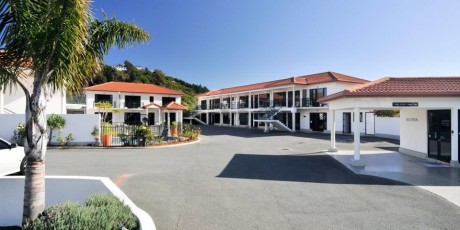 palms-exterior